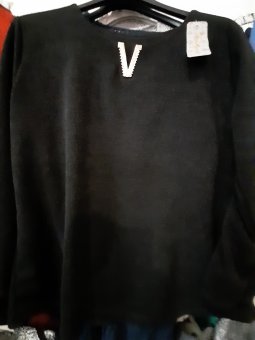 Bluza Neagră cu V