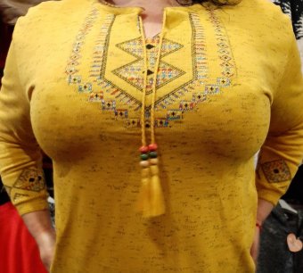 Bluza pe Muștar, Model Polular