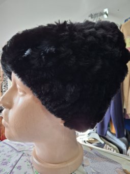 Caciula blana neagra marime universala,calduroasa