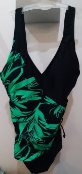Costum baie negru cu verde dintr o piesa