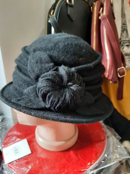Pălărie Neagra cu Floare